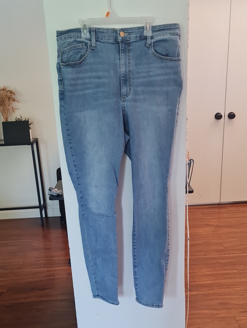Universal Thread Light Wash High-Rise Skinny Jeans